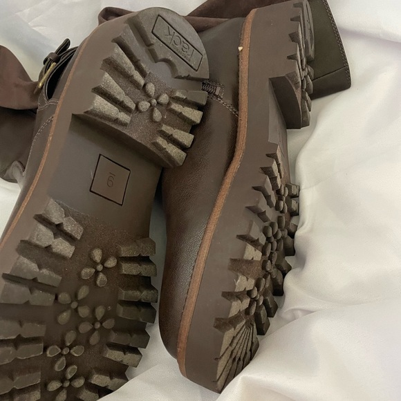 NWOT Brown Boots - Picture 2 of 4